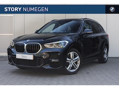 BMW X1 - sDrive18i High Executive M Sport Automaat / Panoramadak / Sportstoelen / LED / M Sportonde