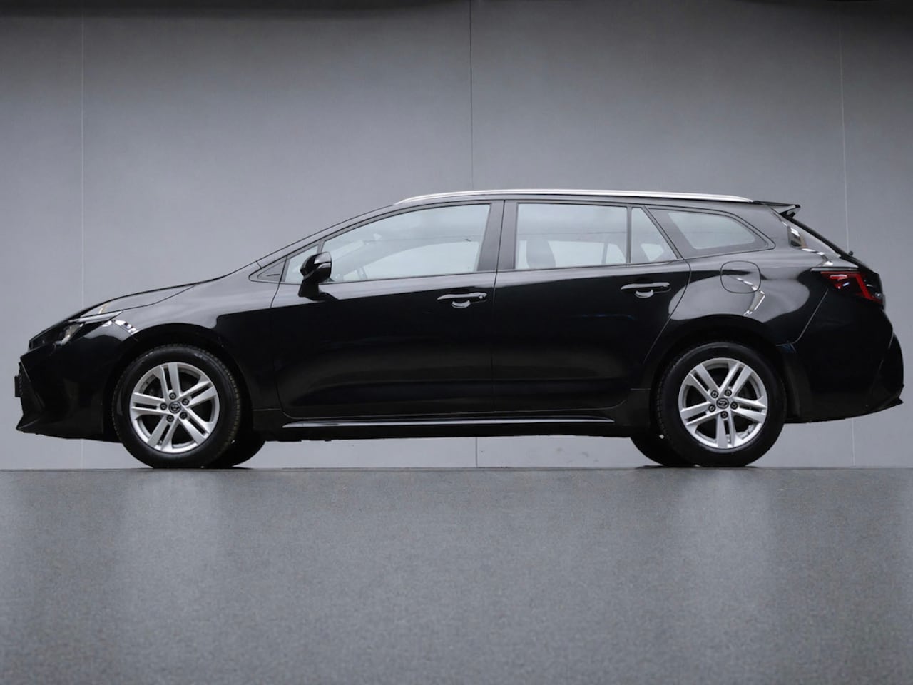 Toyota Corolla Touring Sports - 1.8 Hybrid Business Plus Sport (APPLE CARPLAY,NAVI,CAMERA,CRUISE,CLIMATE,PDC,LED,DAB,SPORT - AutoWereld.nl