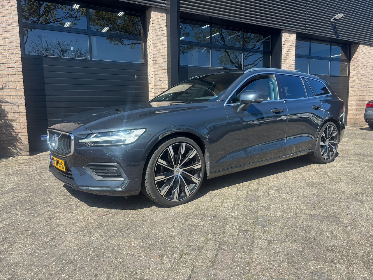 Volvo V60 - 2.0 D4 Momentum Automaat Leder Trekhaak - AutoWereld.nl