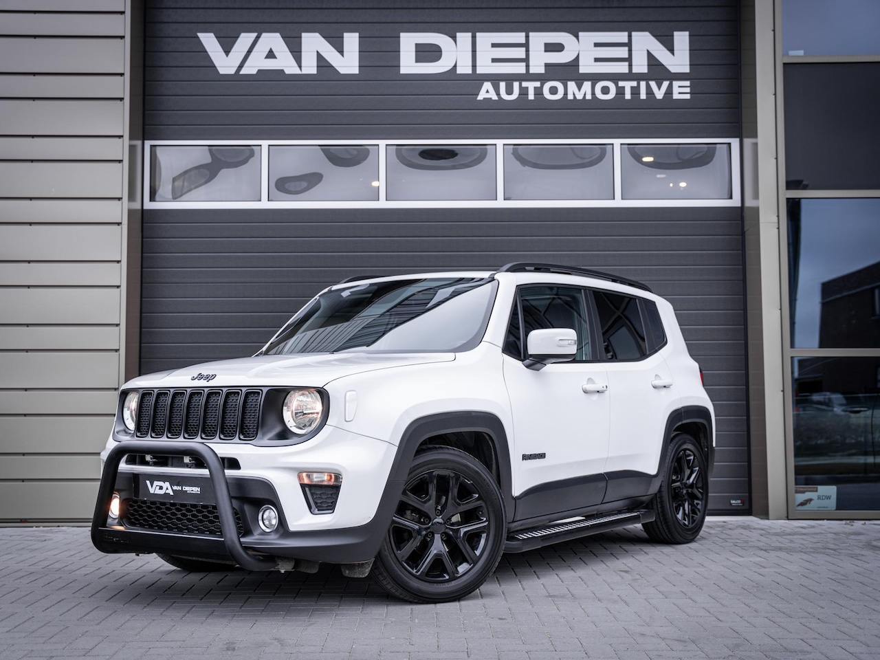 Jeep Renegade - 1.0T Limited - Black series l Bull Bar l Pano l Auto Carplay - AutoWereld.nl