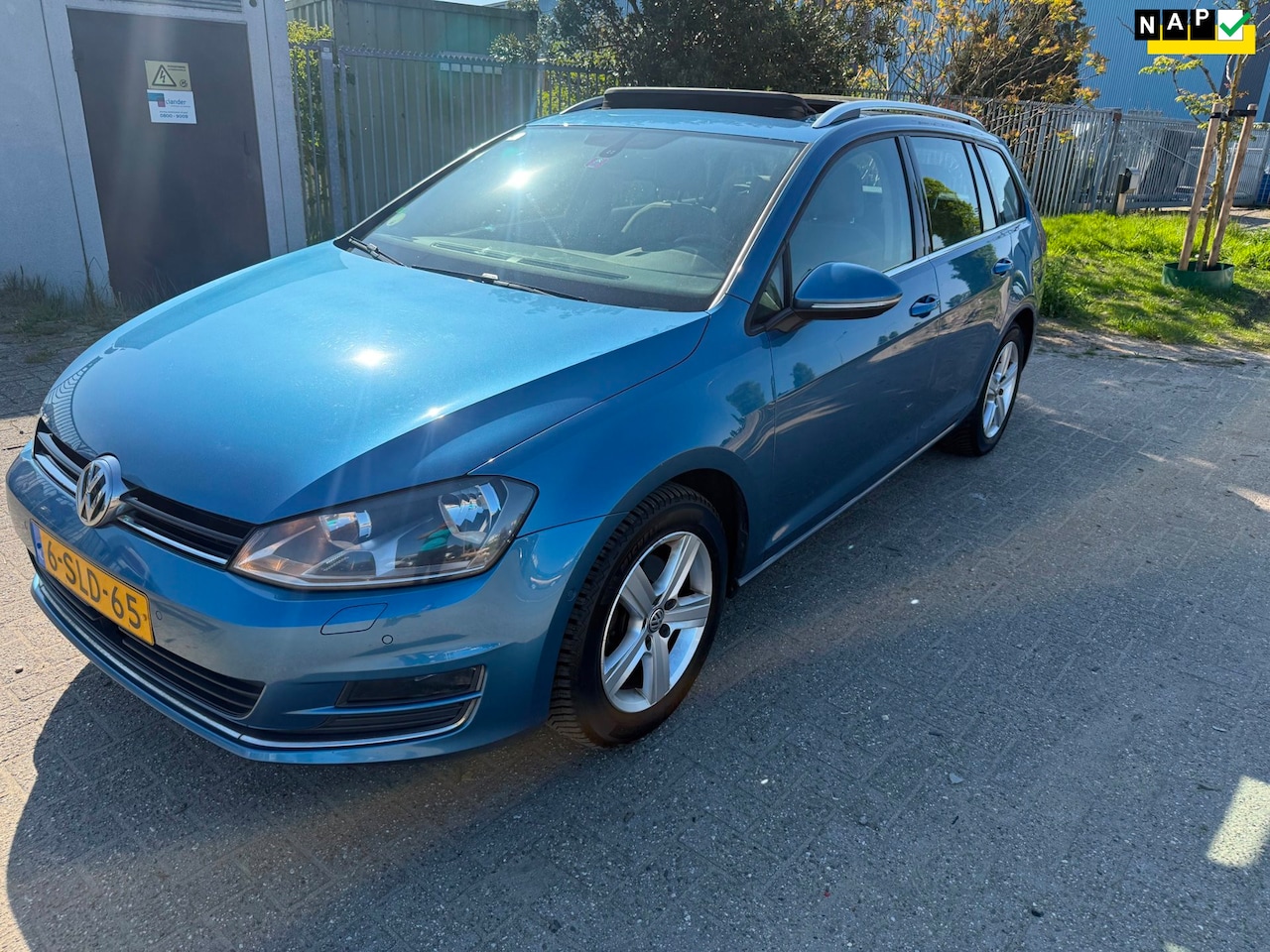 Volkswagen Golf Variant - 1.6 TDI Highline BJ 2013 | DSG| PANO| NAVI - AutoWereld.nl