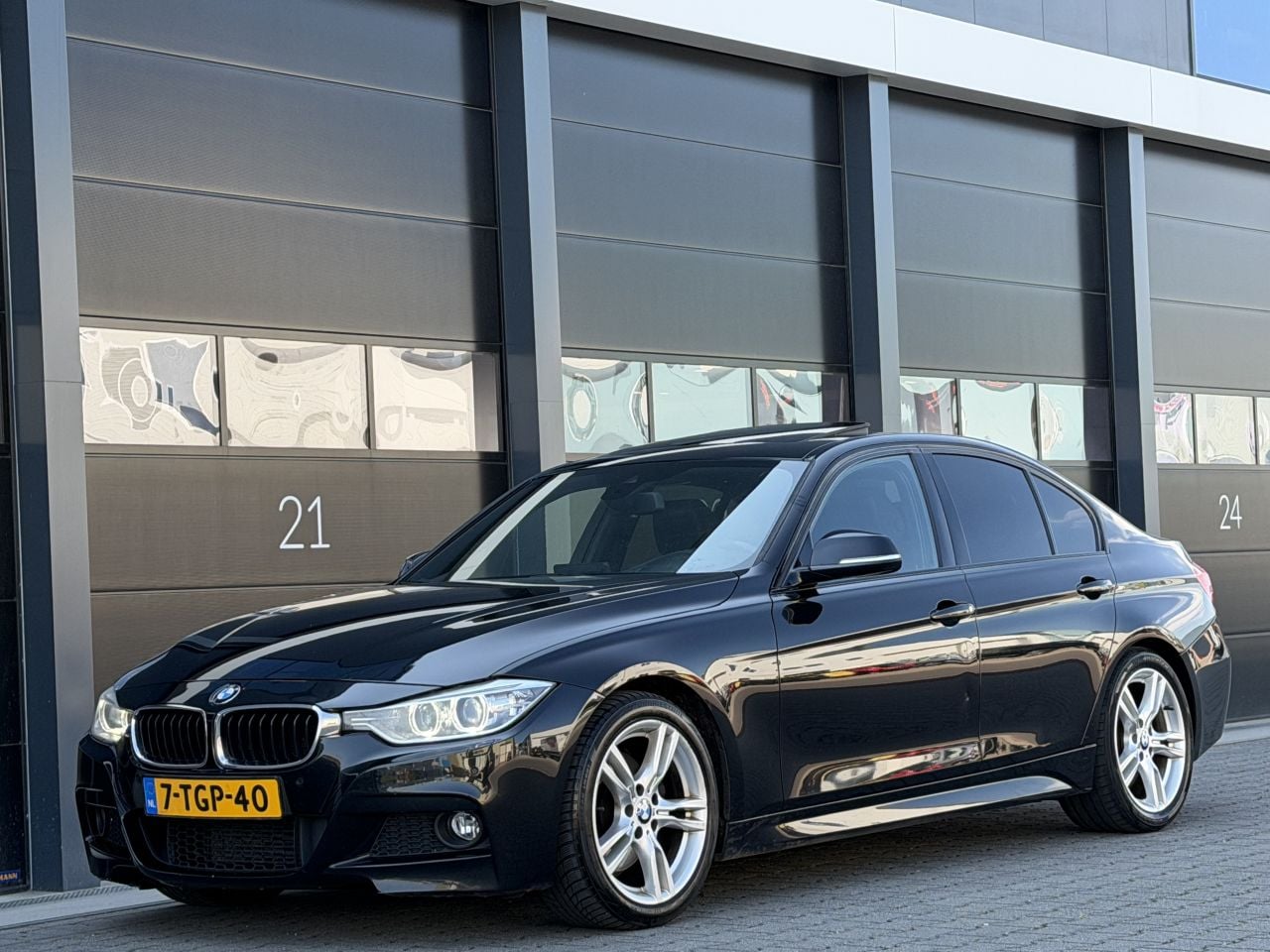 BMW 3-serie - 330d M-Pakket Head-Up Dak Leer - AutoWereld.nl