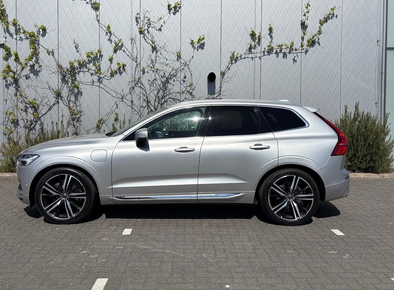 Volvo XC60 - 2.0 T8 Twin Engine AWD Inscription | Adaptieve Cruise Control | Luchtvering | Trekhaak | S - AutoWereld.nl