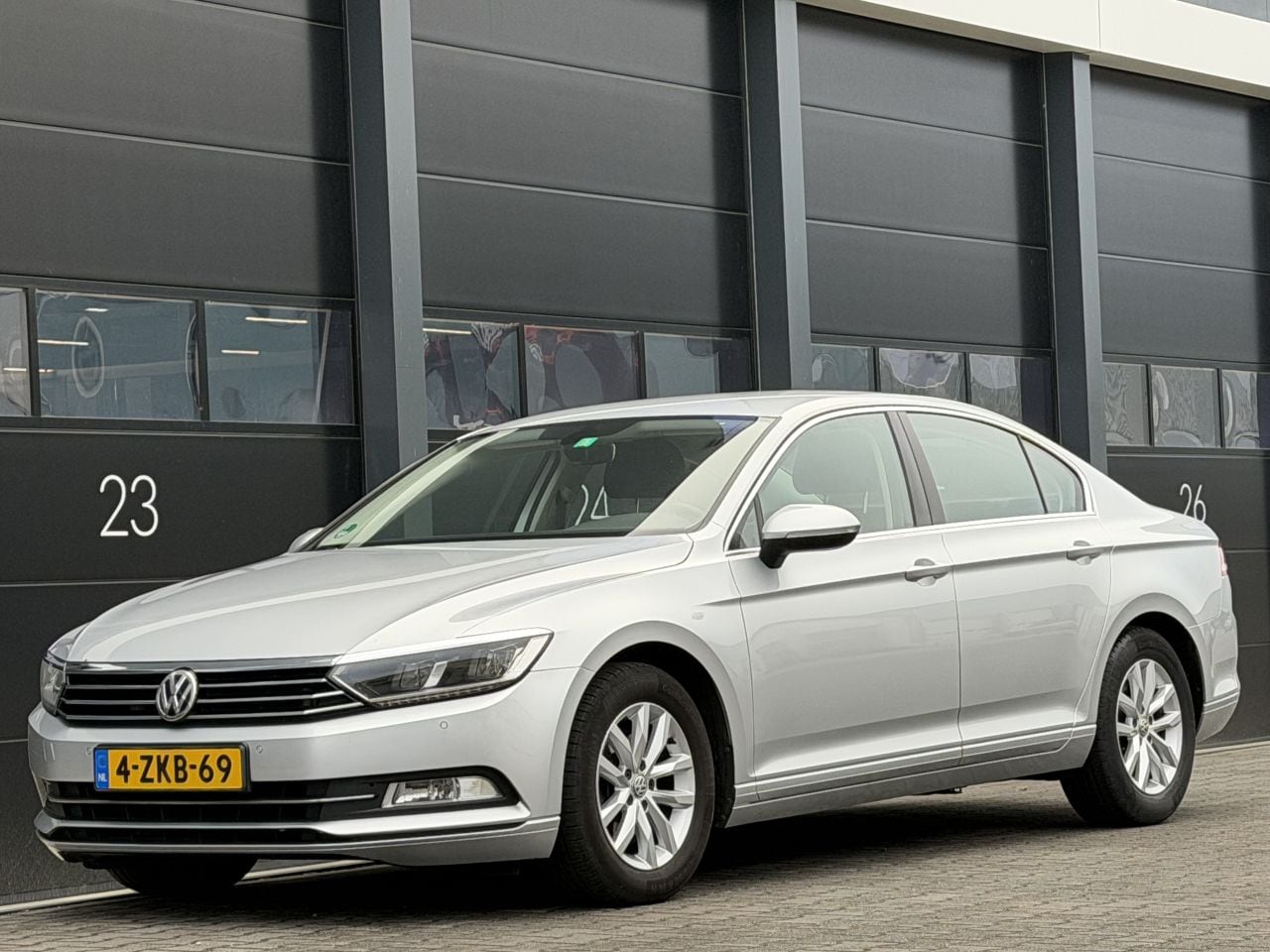 Volkswagen Passat - 2.0 TDI Navi Clima PDC Euro-6 - AutoWereld.nl