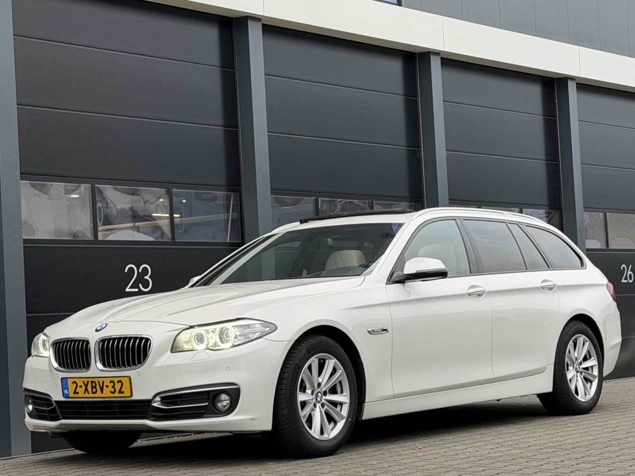 BMW 5-serie Touring - 520d Virtual Cockpit Hade-Up Pano EURO-6 - AutoWereld.nl