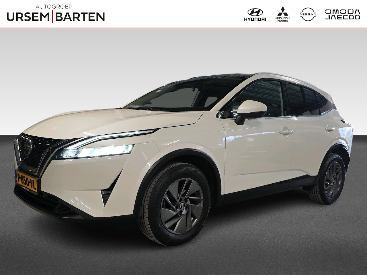 Nissan Qashqai - 1.3 MHEV Acenta | Pano | Adaptive Cruisecontrol | Achteruitrijcamera/Parkeersensoren | - AutoWereld.nl