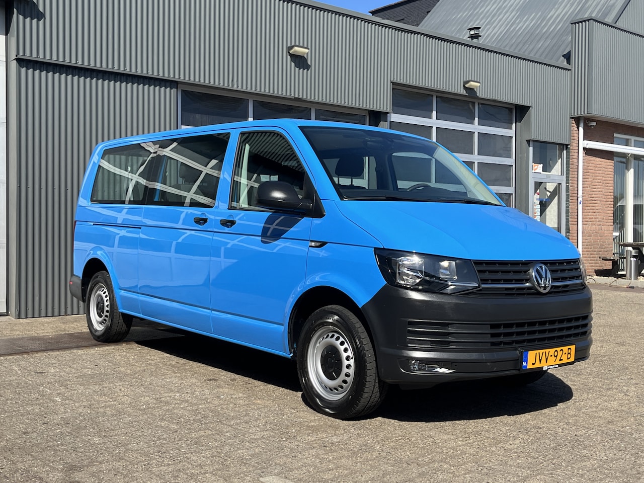 Volkswagen Transporter Kombi - 2.0 TDI L2H1 Airco Cruise control Parkeersensoren achter EURO 6 ! Ideaal voor camperombouw - AutoWereld.nl
