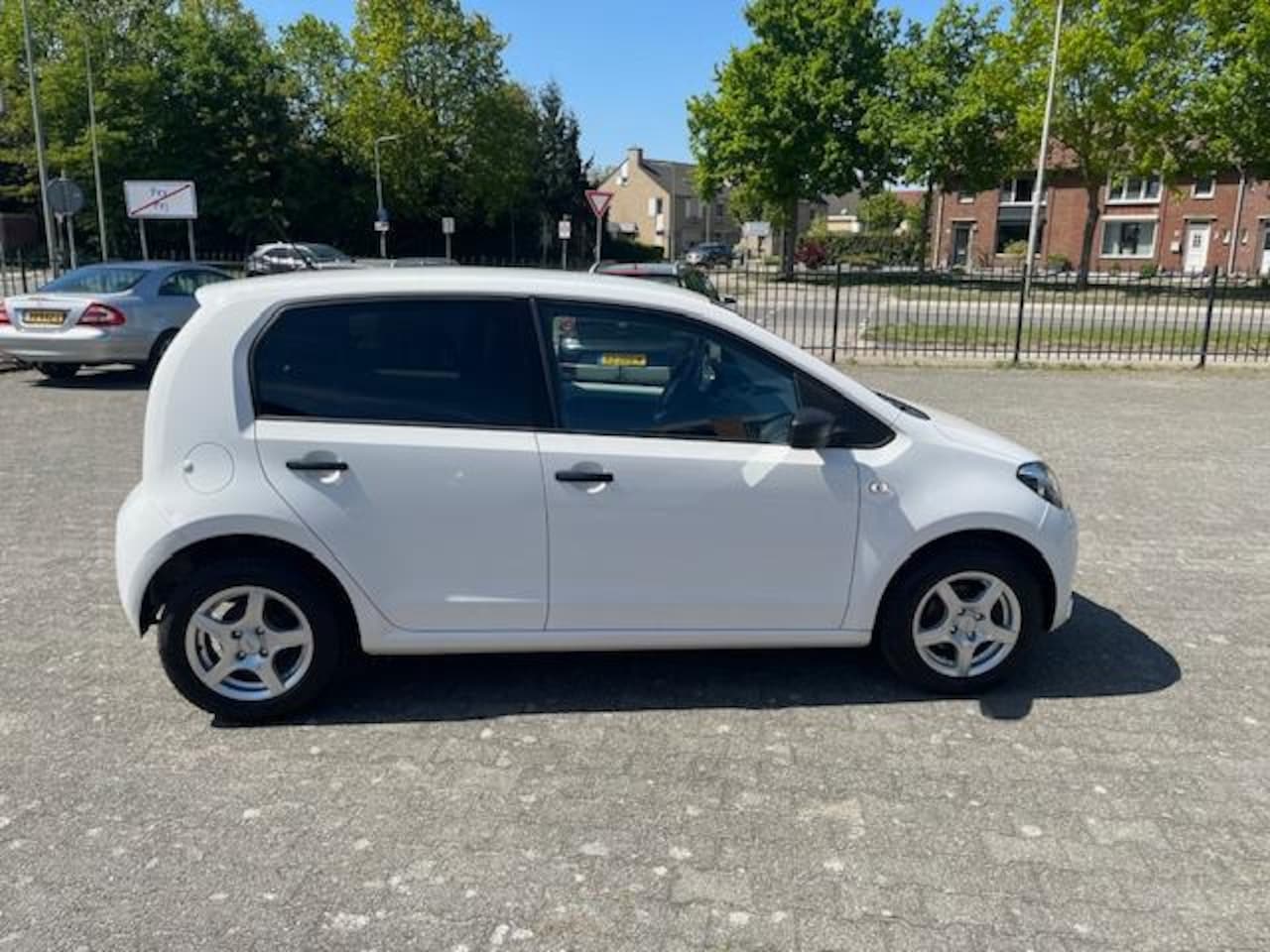 Volkswagen Up! - 1.0 load up! airco rijklaar apk tot 5-2027