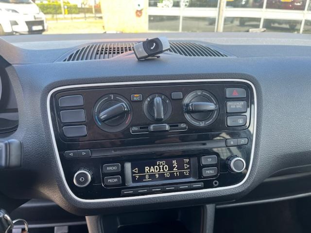 Volkswagen Up! - 1.0 load up! airco rijklaar apk tot 5-2027