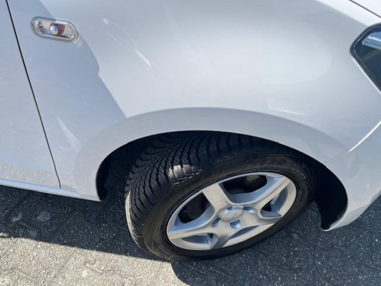 Volkswagen Up! - 1.0 load up! airco rijklaar apk tot 5-2027