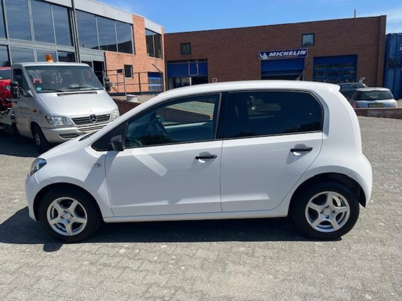 Volkswagen Up! - 1.0 load up! airco rijklaar apk tot 5-2027