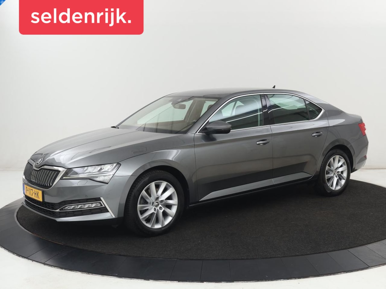 Skoda Superb - 1.4 TSI iV Business Edition Plus | SOH 90,1% | Trekhaak | Stoelverwarming | Adaptive cruis - AutoWereld.nl