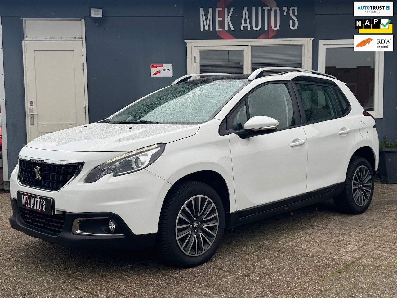 Peugeot 2008 - 1.2 PureTech Blue Lion|Navi|Airco|Cruise|Carplay - AutoWereld.nl