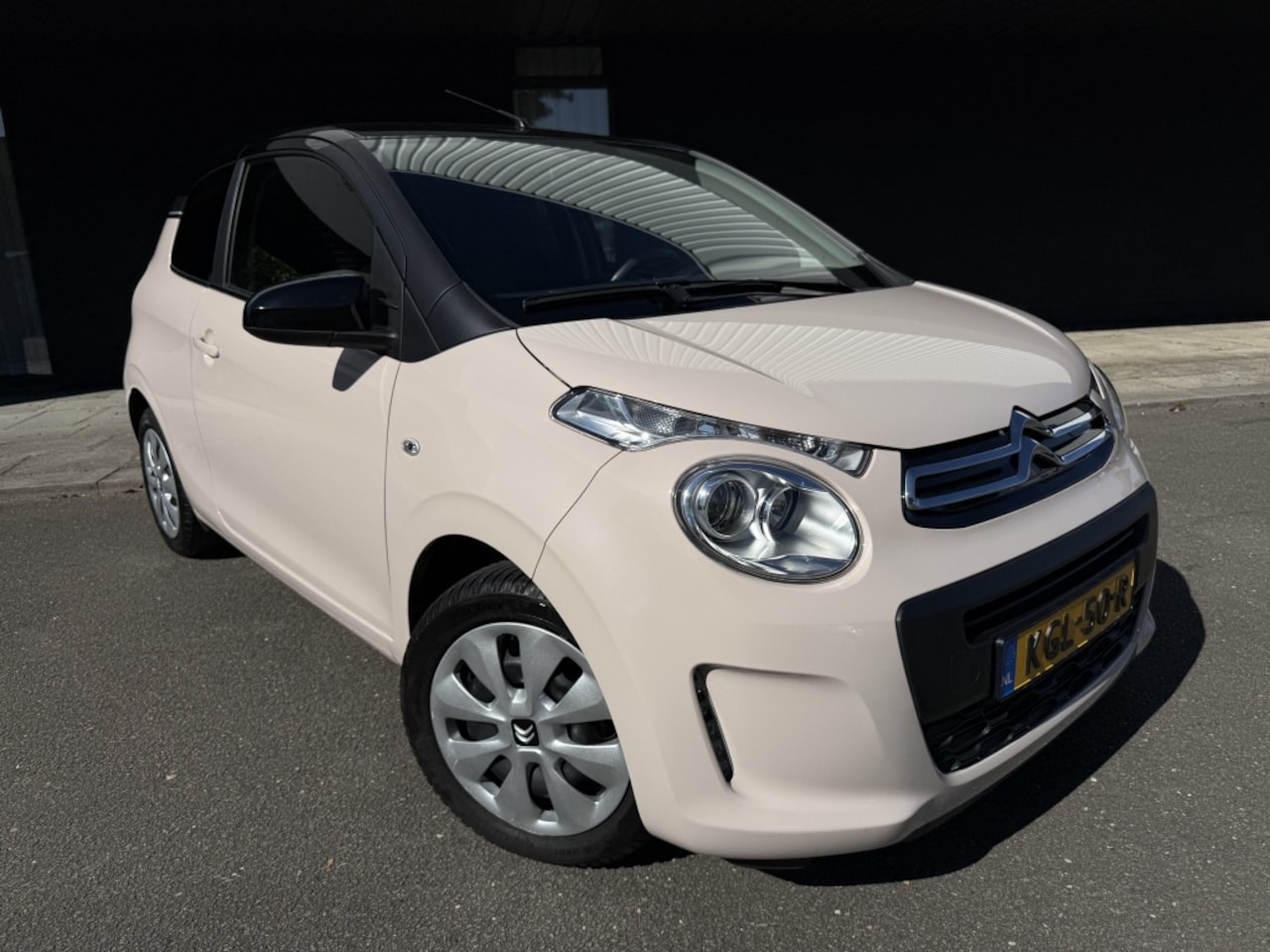 Citroën C1 - 1.0 VTi Shine - 29.990km! - Apple carplay / Android auto - - AutoWereld.nl
