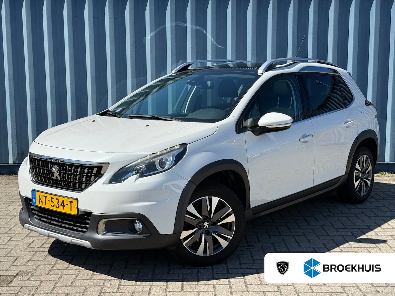 Peugeot 2008 - 1.2 PureTech Allure Trekhaak | Panoramadak | Achteruitrijcamera | Cruise control | Airco - AutoWereld.nl