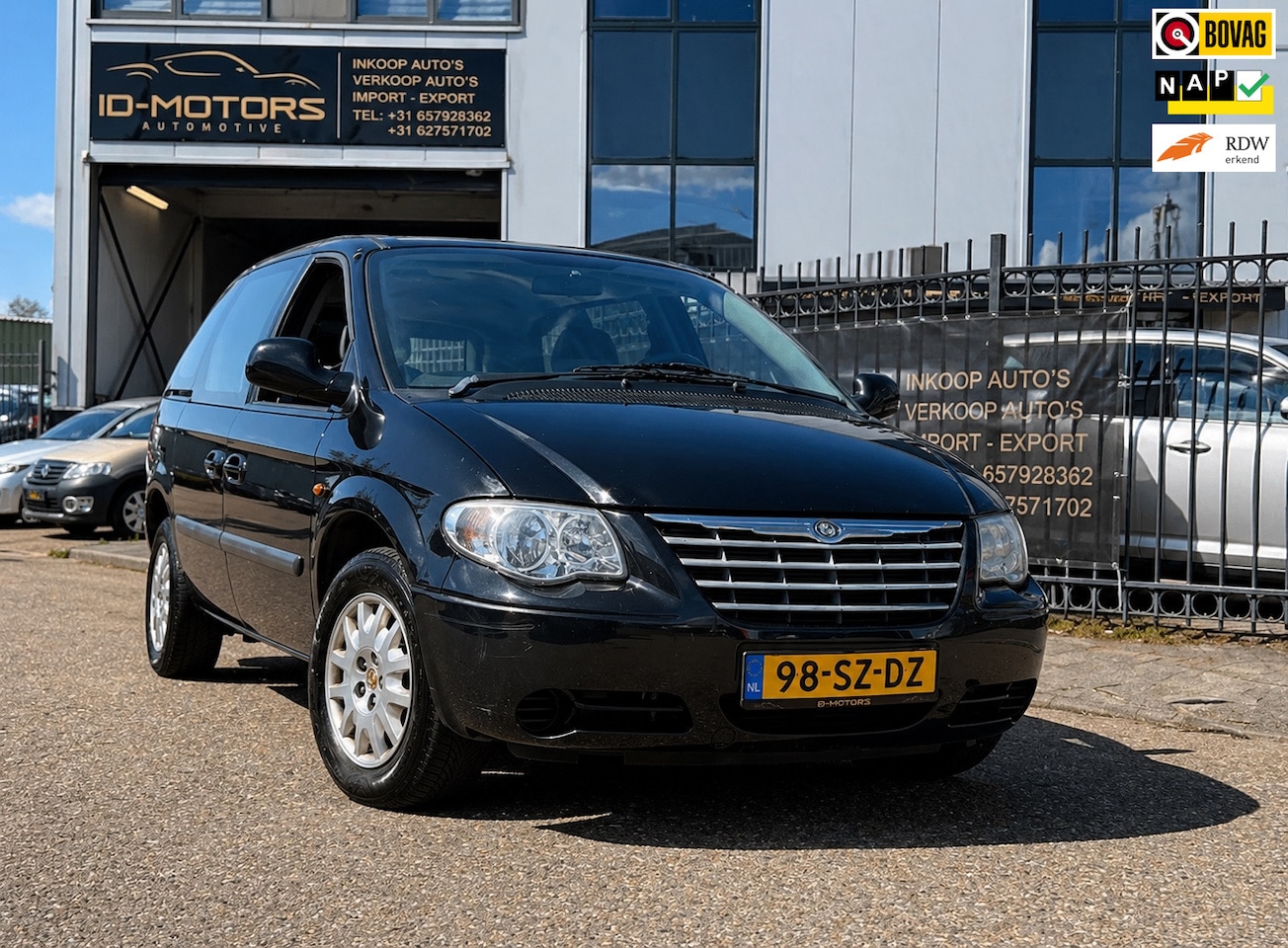 Chrysler Voyager - 3.3i V6 New York Edition AUTOMAAT rijklaar - AutoWereld.nl
