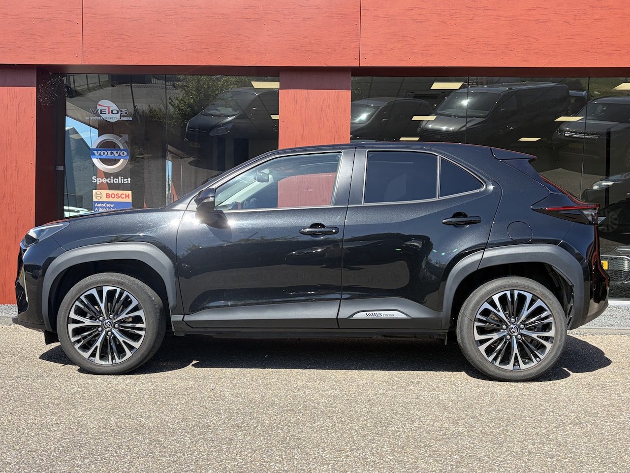 Toyota Yaris Cross - 1.5 Hybrid Executive aut. | half-lederen bekleding | navigatie | 18'' lmv - AutoWereld.nl