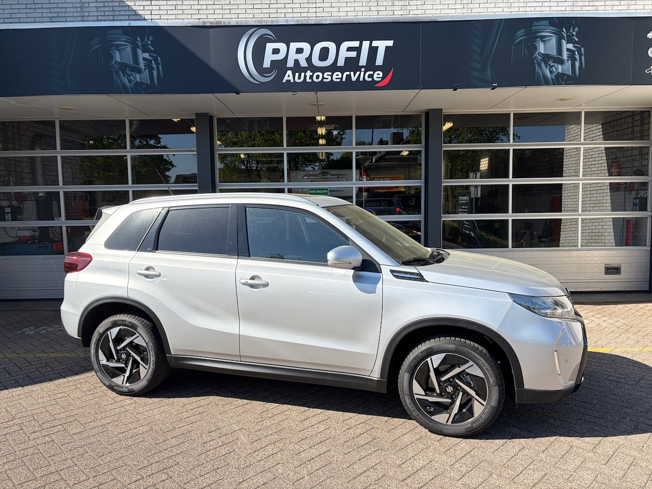 Suzuki Vitara - 1.5 Hybrid Select Navigatie / LM Velgen / Uitmuntende staat! - AutoWereld.nl