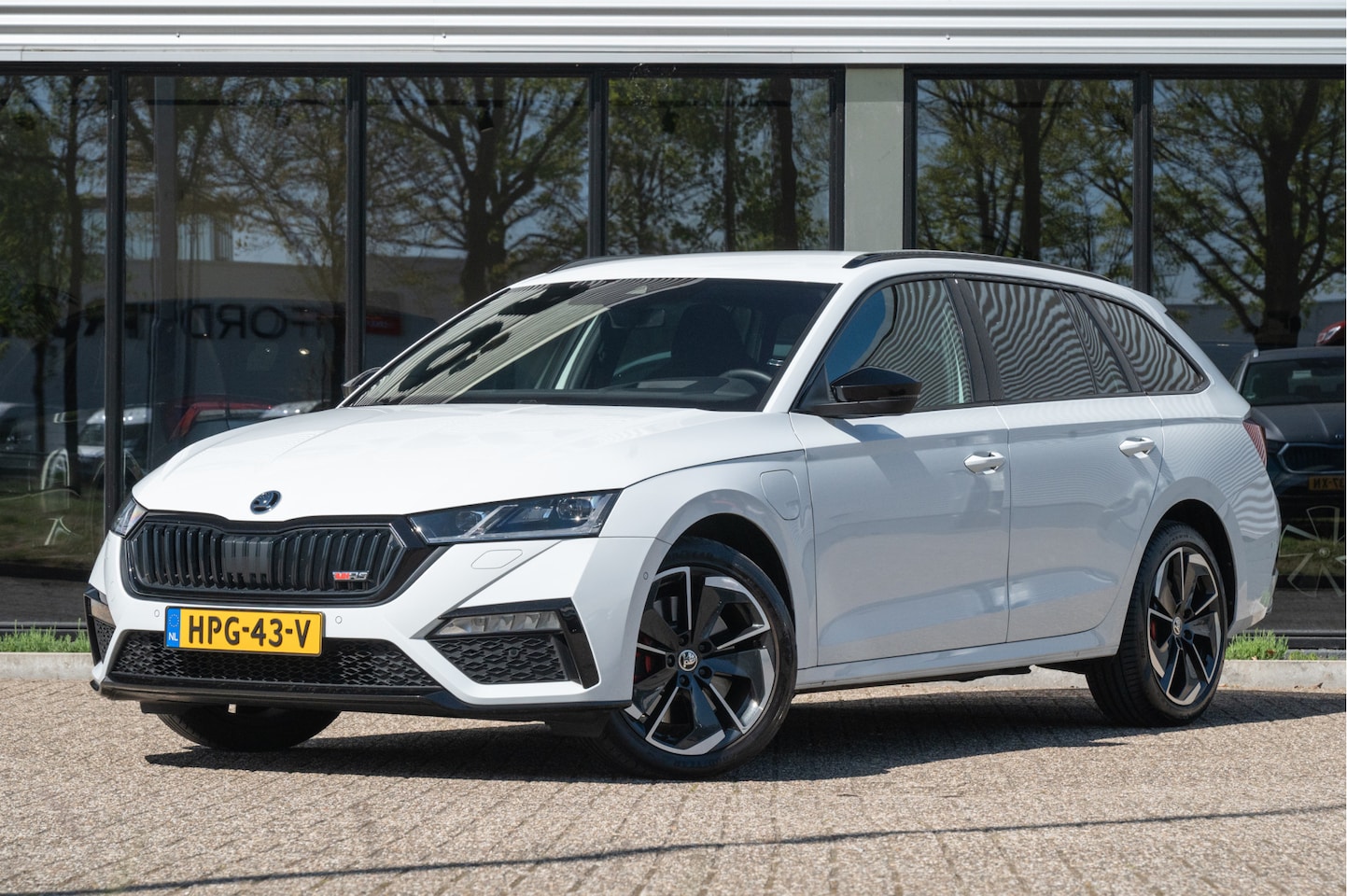 Skoda Octavia Combi - 1.4 TSI RS iV PHEV Business | Trekhaak | DCC | Camera | Stoel- Stuurverw. | - AutoWereld.nl