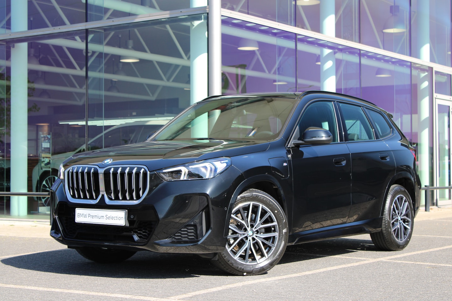 BMW X1 - xDrive25e M Sport Automaat / Sportstoelen / Comfort Access / Achteruitrijcamera / Adaptiev - AutoWereld.nl