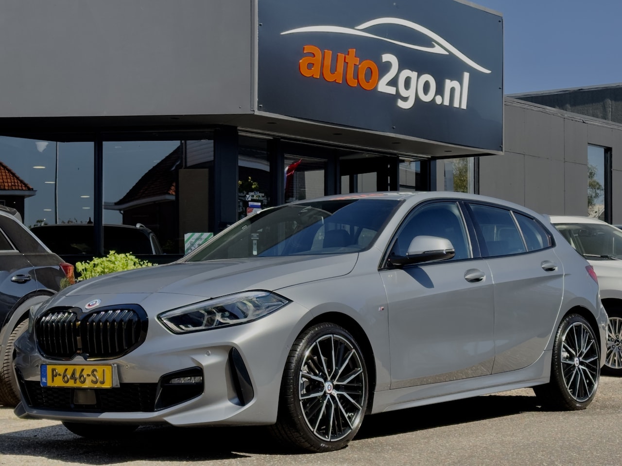 BMW 1-serie - 118i AUT7 M-SPORT EXECUTIVE LEDER NAVI CAMERA DIGI-DASH APLLE-CARPLAY LED LMV PDC - AutoWereld.nl