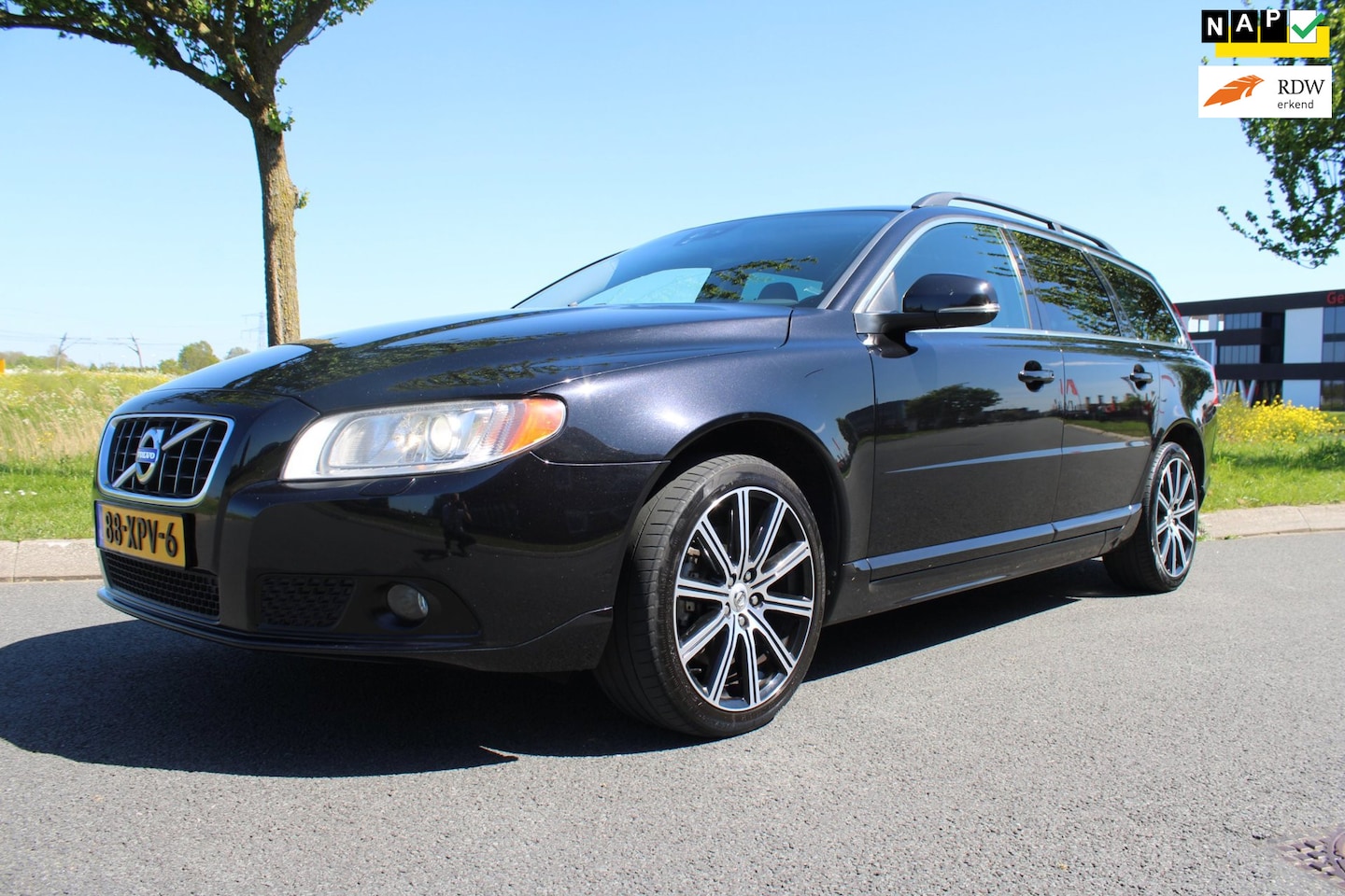 Volvo V70 - 2.0 D3 Limited Edition Climate Control, Automaat Navigatie - AutoWereld.nl