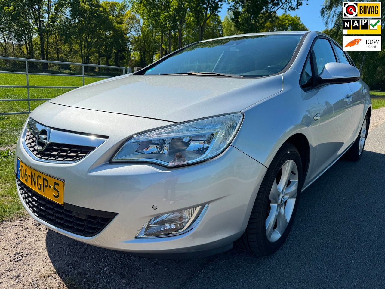 Opel Astra - 1.6 Edition top onderhouden|navigatie - AutoWereld.nl
