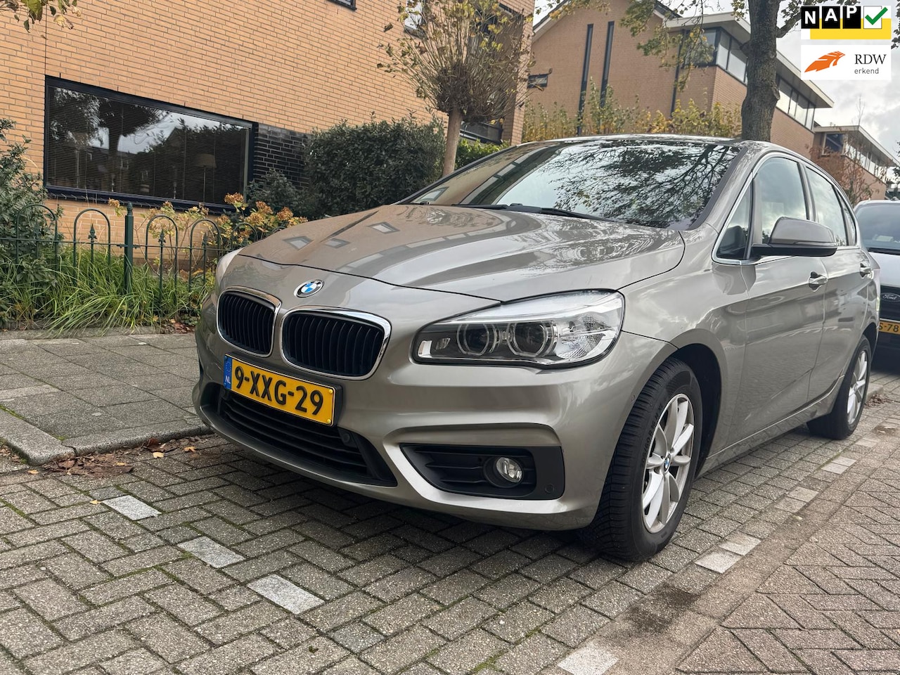 BMW 2-serie Active Tourer - 218i Executive Navigatie*Cruise*NAP*Airco*LM velgen*Nette auto*APK* - AutoWereld.nl