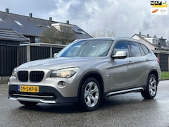 BMW X1 - SDrive20i Business Navigatie*Cruise*NAP*Dealer onderhouden*Trekhaak*Clima*LM velgen*Parkee