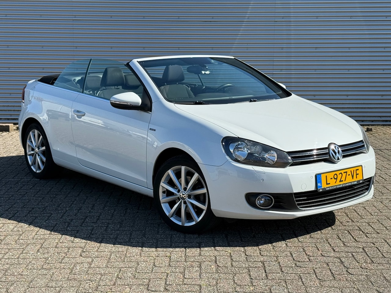 Volkswagen Golf Cabriolet - 1.2 TSI BlueMotion / APK / Airco / Garantie / Inruil Mog. - AutoWereld.nl