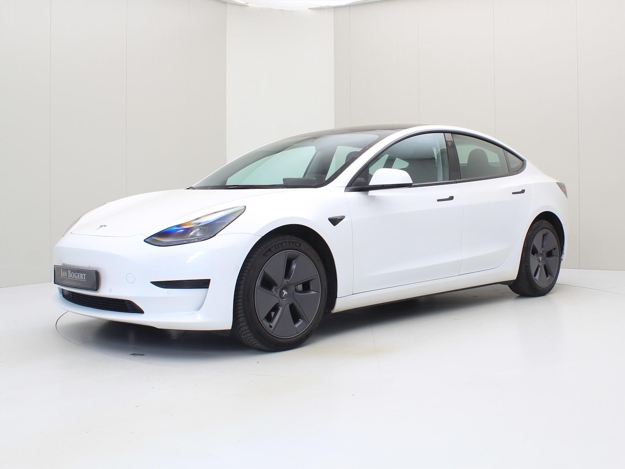 Tesla Model 3 - Standard RWD Plus UPGRADE [ AMD RYZEN+LFP-ACCU+WARMTEPOMP+AUTOPILOT+60 kWh+PREMIUM AUDIO ] - AutoWereld.nl