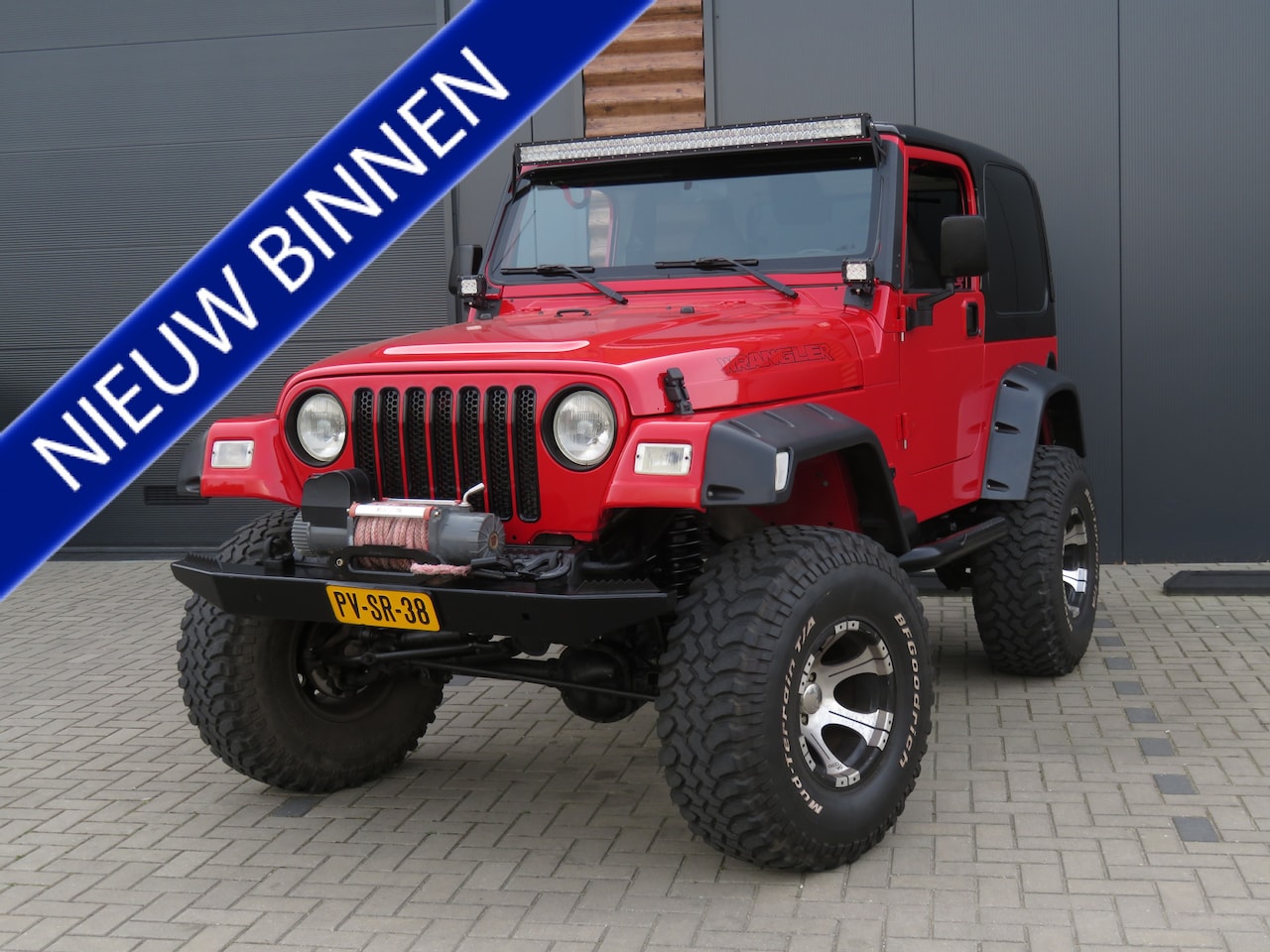 Jeep Wrangler - 2.5i 4WD Automaat Softtop Nieuwstaat Incl Hardtop Belastingvrij - AutoWereld.nl