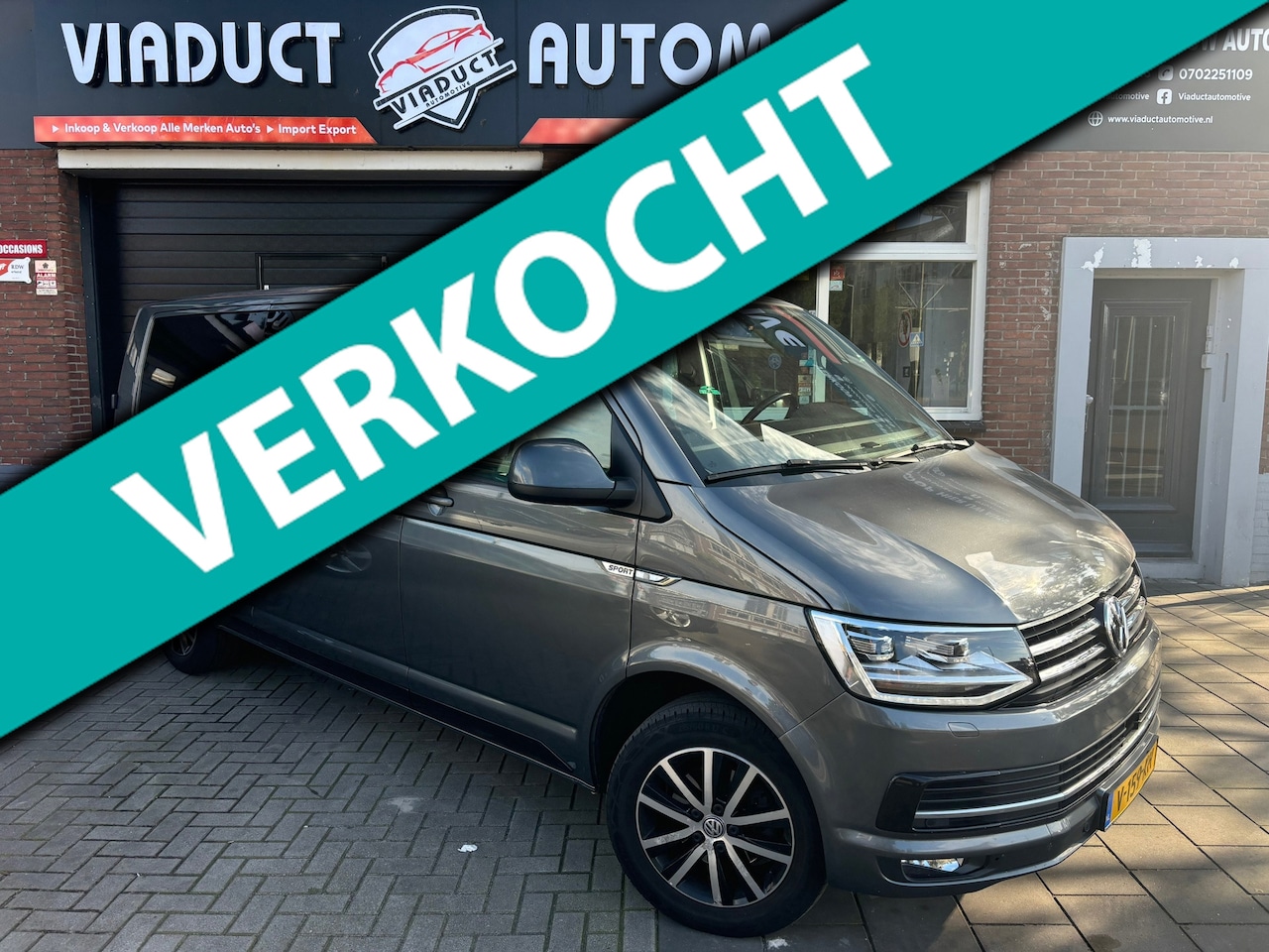 Volkswagen Transporter - 2.0 TDI L2H1 DC Highline 1ste eigenaar lang 2x Schuifdeur Apple carplay - AutoWereld.nl