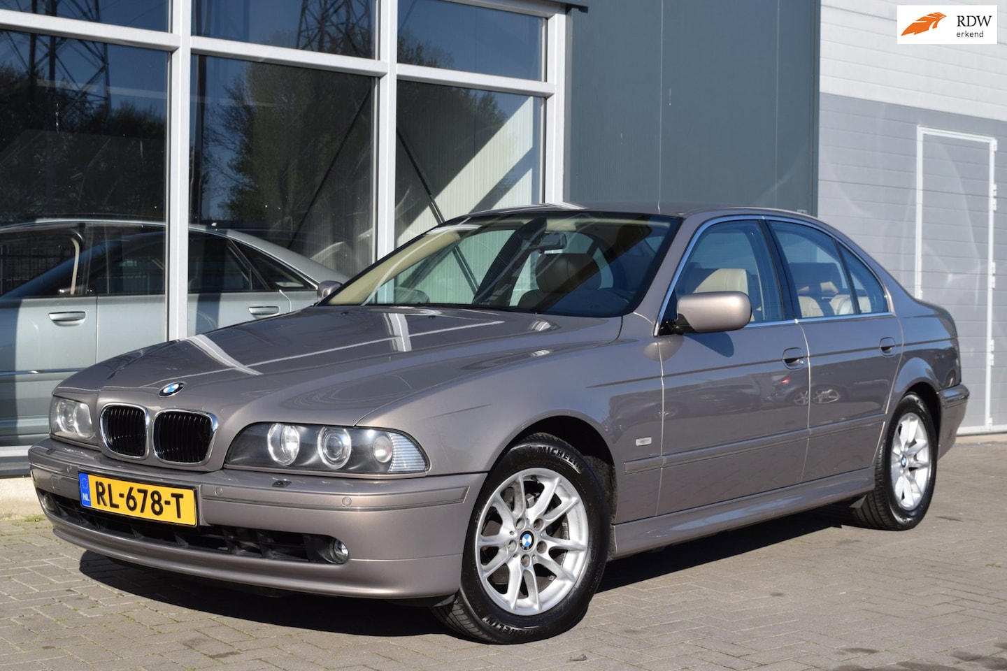 BMW 5-serie - 525i Lifestyle Edition | LPG G3 | Automaat | APK 3-2027 - AutoWereld.nl