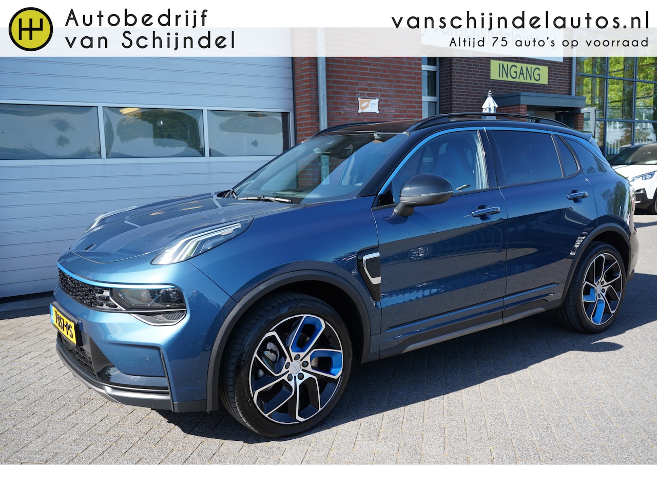 Lynk & Co 01 - 1.5 261PK! MY23! SEPT 2023 ORIGINEEL NL DEALER OH! ZWARTE HEMEL! 360CAMERA PANORAMADAK FUL - AutoWereld.nl