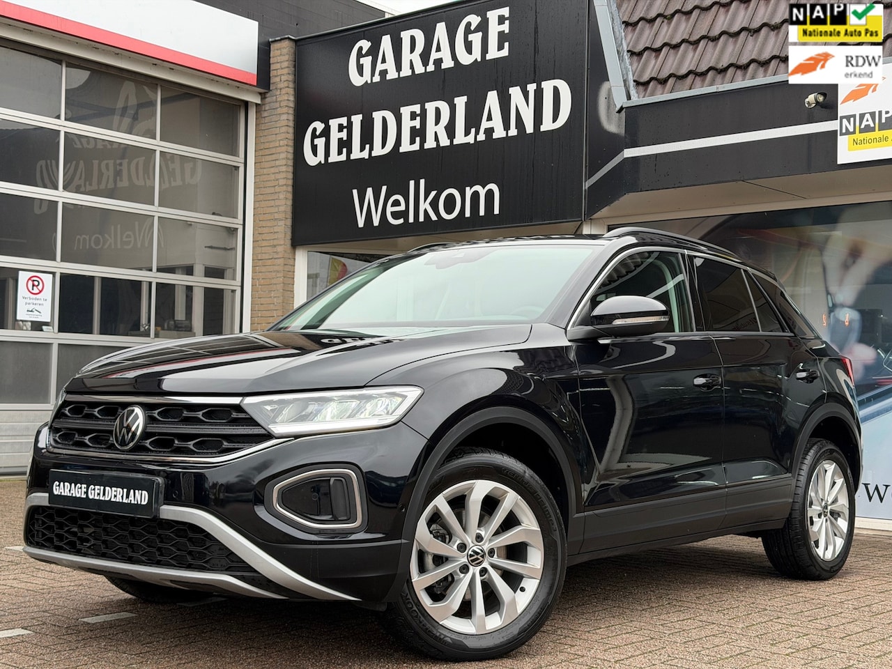 Volkswagen T-Roc - 1.5 TSI Black Edition | Full-Led | Navi | Camera | Apple/Android | ACC | Climate | Full-op - AutoWereld.nl