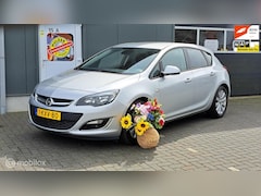 Opel Astra - 1.4 Turbo Business +