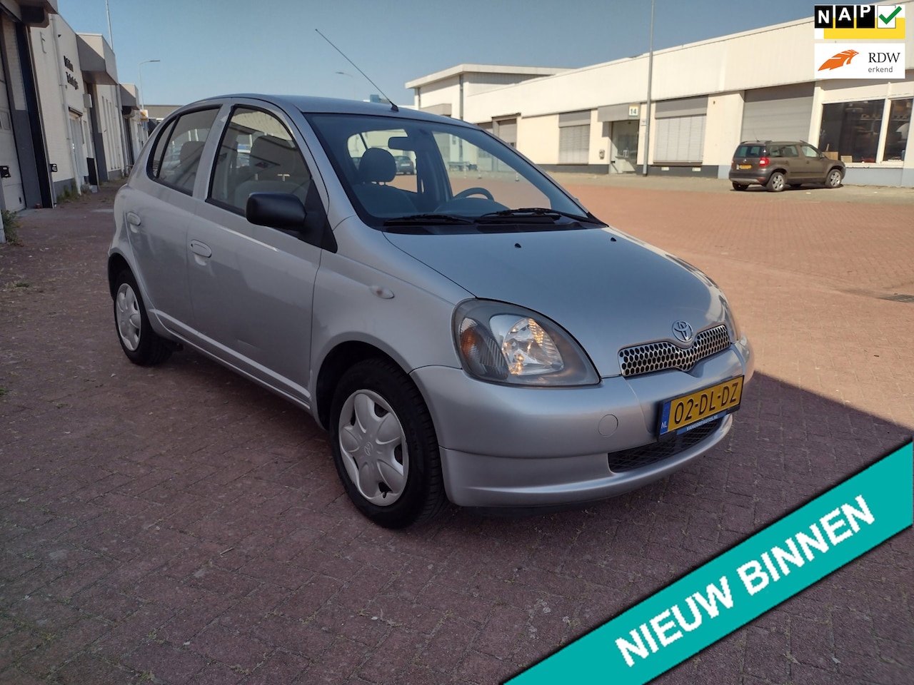 Toyota Yaris - 1.0-16V VVT-i Sol MOOIE AUTO BEL 0619590613 5 DRS APK 17-04-2027 - AutoWereld.nl