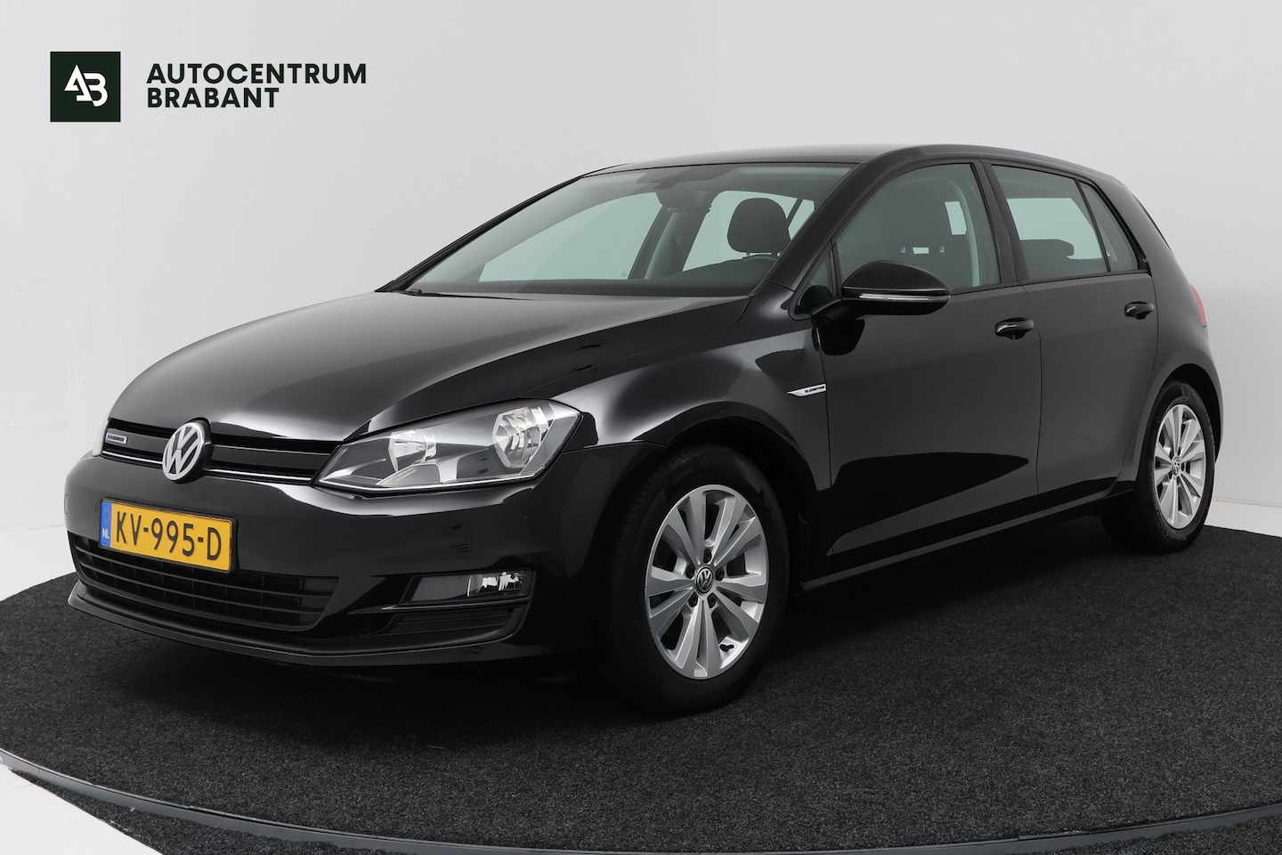 Volkswagen Golf - 1.0 TSI Comfortline (PARKEERSENSOREN, CRUISE CONTROL, NAVIGATIE, CARPLAY) - AutoWereld.nl