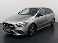 Mercedes-Benz B-klasse - 250e AMG // Trekhaak // Carplay // Camera // Sfeerverlichting // Nightpakket // LED koplam
