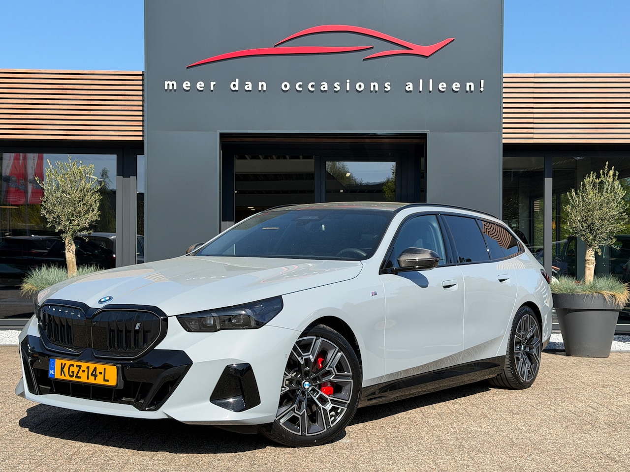 BMW i5 - M Sport Pro Pano-Trekhaak-360-HarmanKardon - AutoWereld.nl