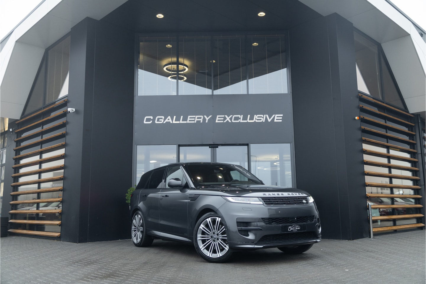 Land Rover Range Rover Sport - 3.0 P510e First Edition - Origineel NL | Panorama | Meridian | Massage | Stoelkoeling - AutoWereld.nl