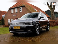 Volkswagen Tiguan - 2.0 TDI 4Motion Highline Aut. | 3x R-line | Panorama | Adaptief | Trekhaak | Stoelverwarmi