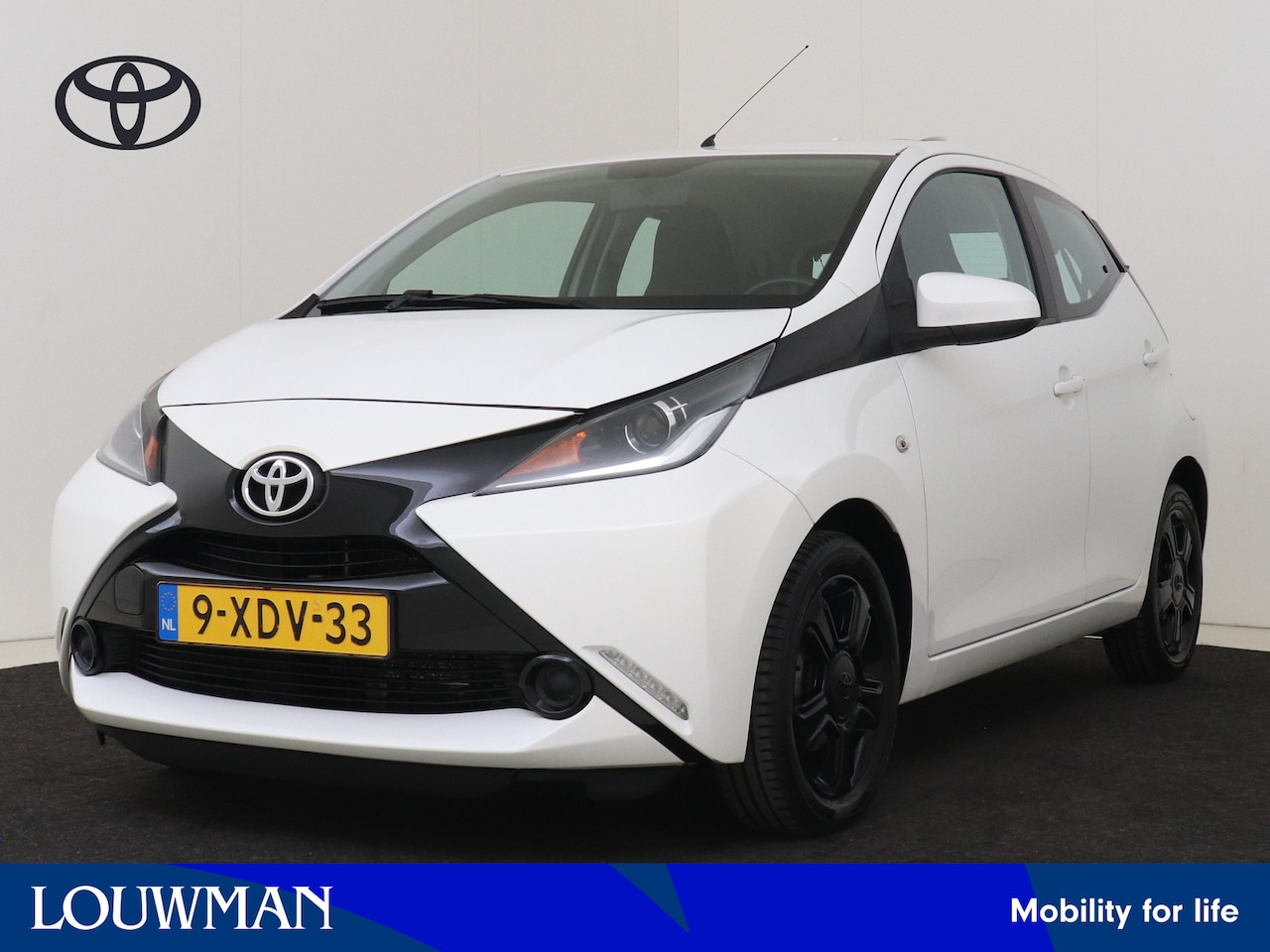 Toyota Aygo - 1.0 VVT-i x-play | Airco | Achteruitrijcamera | Lichtmetalen velgen | - AutoWereld.nl