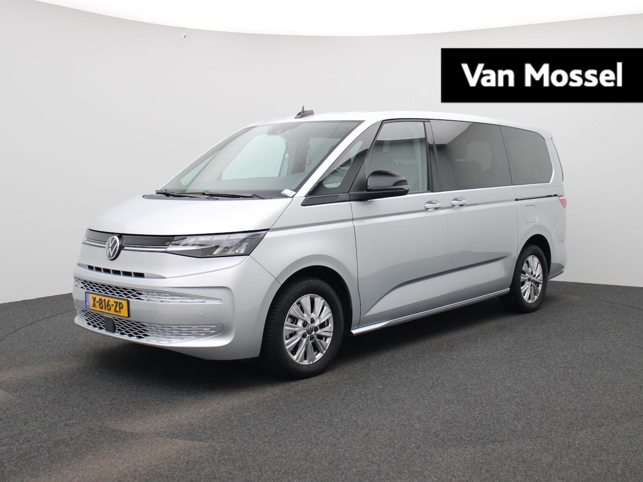 Volkswagen Multivan - 1.4 eHybrid L2 Life Edition 218PK | SoH 100% | Automaat | Trekhaak | Parkeersensoren Voor - AutoWereld.nl