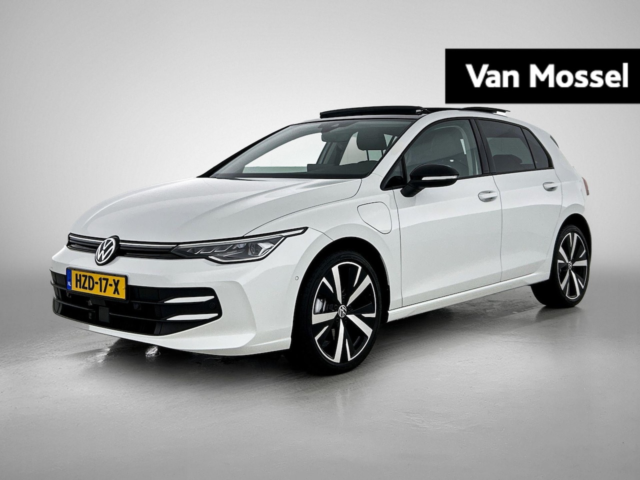Volkswagen Golf - 1.5 eHybrid Style Edition | SoH 97.6% | 204 PK | Automaat | Ergo Stoelen (Massage) | Panor - AutoWereld.nl