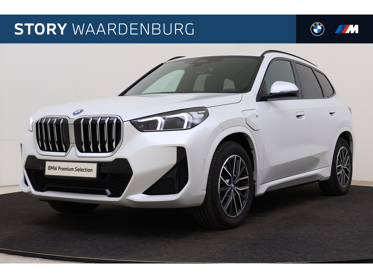 BMW X1 - xDrive25e M Sport Automaat / Trekhaak / Sportstoelen / Comfort Access / Achteruitrijcamera - AutoWereld.nl