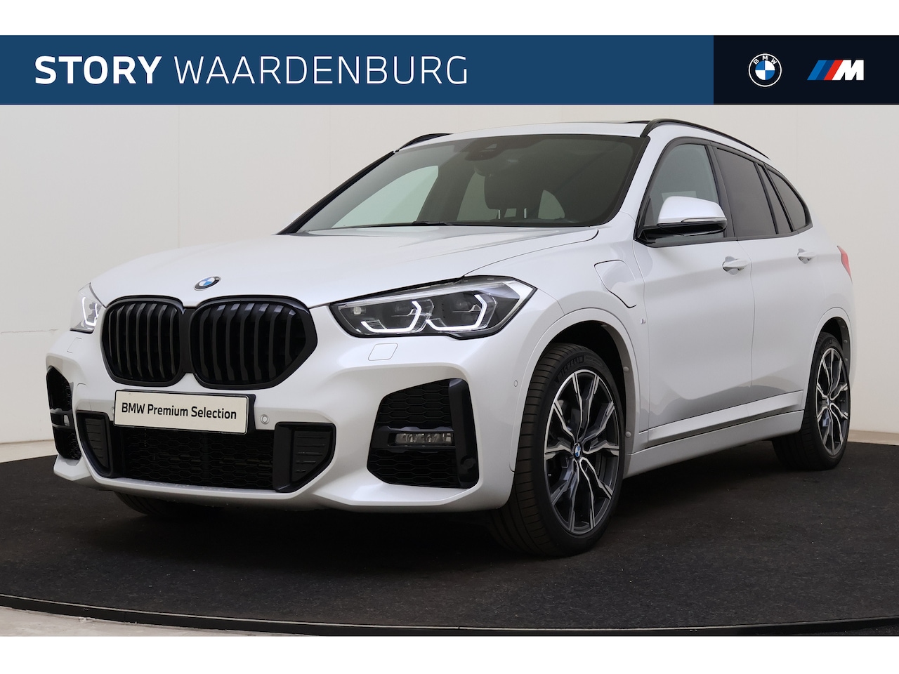 BMW X1 - xDrive25e High Executive M Sport Automaat / Trekhaak / Panoramadak / Sportstoelen / Comfor - AutoWereld.nl