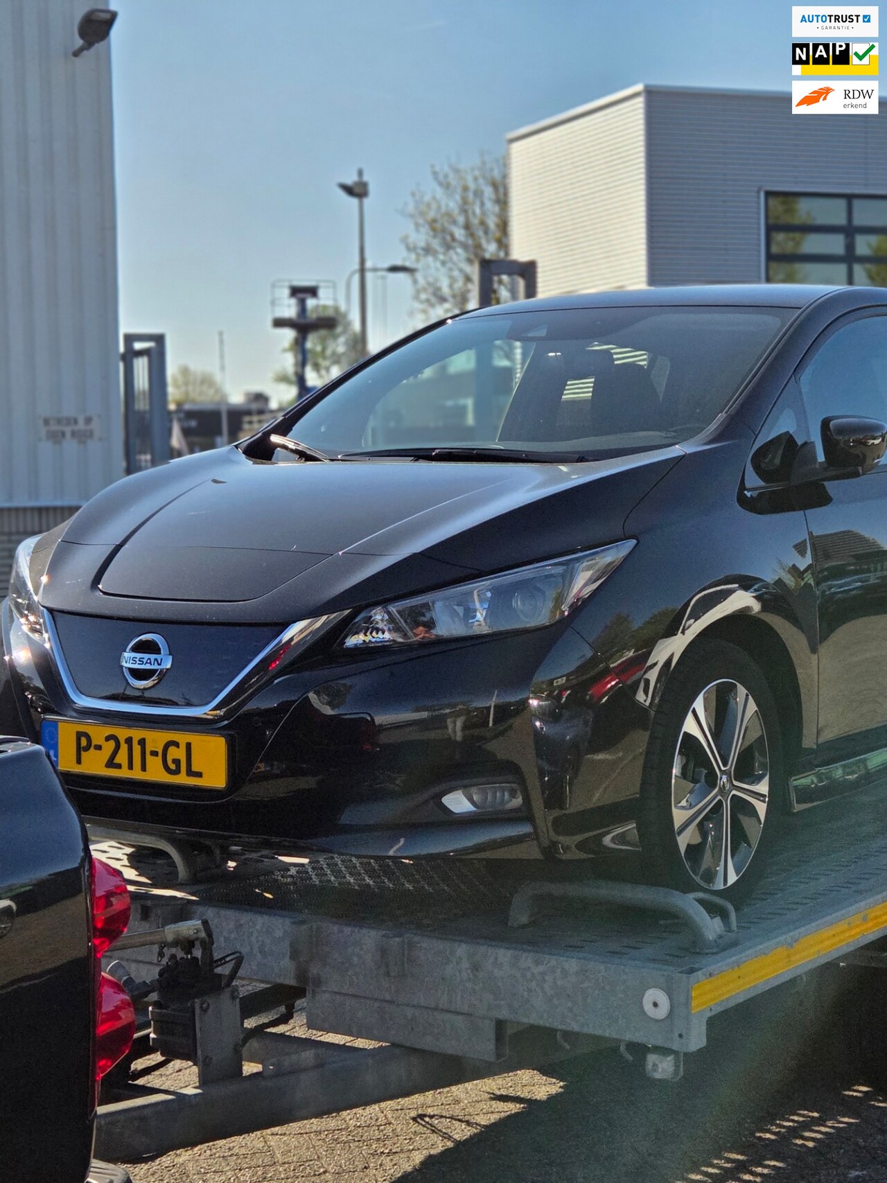 Nissan LEAF - N-Connecta 40 kWh / Luxe uitvoering / Stoel + Stuurverwarming / 360cam / Apple Carplay / - AutoWereld.nl