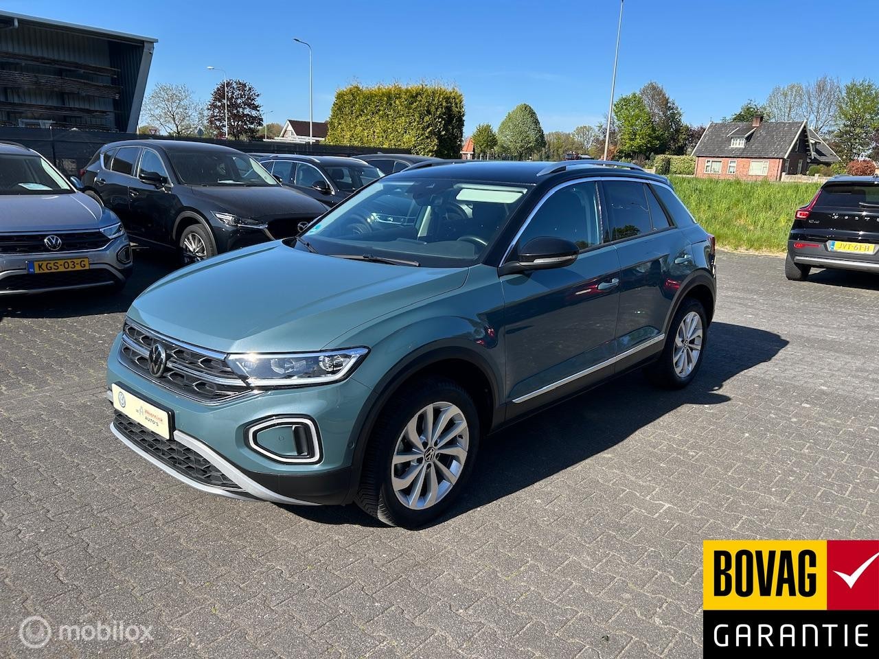 Volkswagen T-Roc - 1.5 TSI Life Business IQ drive Trekhaak afneembaar Navigatie - AutoWereld.nl